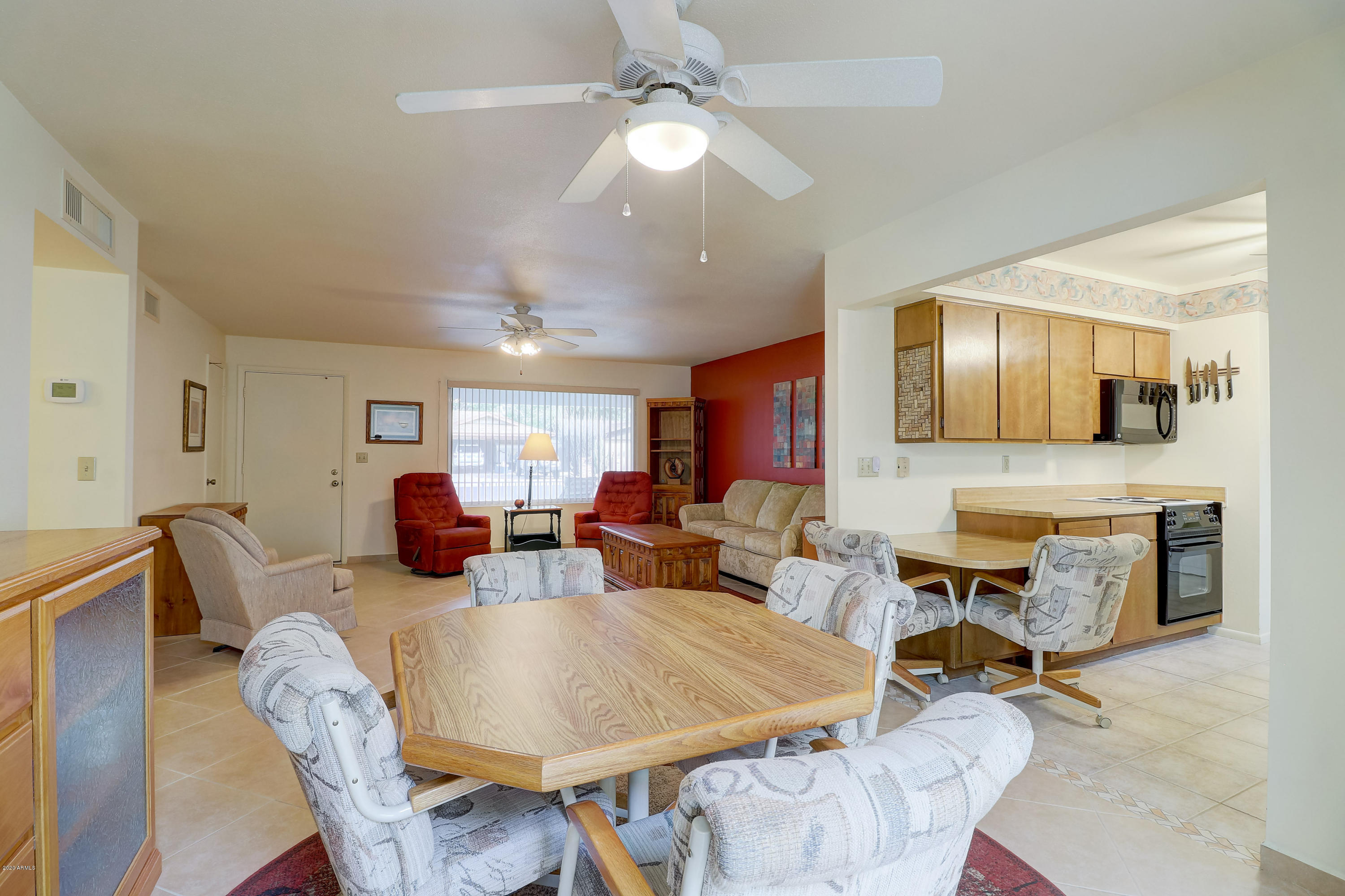 924 South Rochester Mesa, AZ 85206 - Photo 5 of 31 Dining to Kitchen