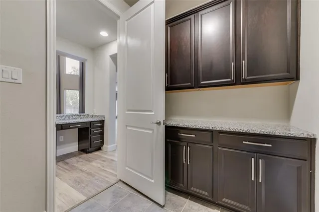 a view of a house with backyard and a tree
