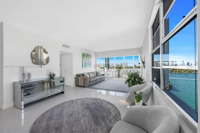 $1,200,000 | 3 Island Avenue, Unit 10D, Miami Beach, FL 33139