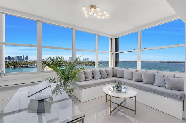 $1,200,000 | 3 Island Avenue, Unit 10D, Miami Beach, FL 33139
