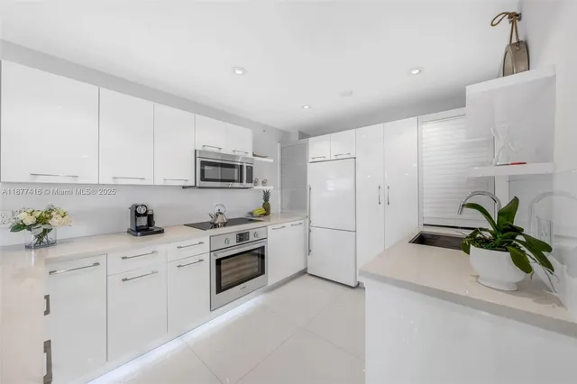 $1,200,000 | 3 Island Avenue, Unit 10D, Miami Beach, FL 33139