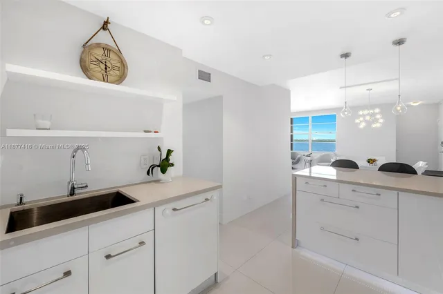 $1,200,000 | 3 Island Avenue, Unit 10D, Miami Beach, FL 33139