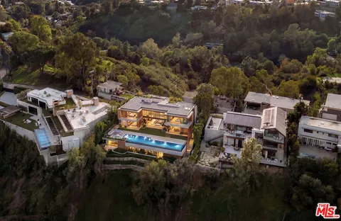 $2,500,000 | 1128 North Tigertail Road, Los Angeles, CA 90049