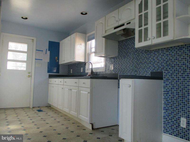 2101 Ridge Road Haymarket, VA 20169 - Photo 2 of 13 Kitchen