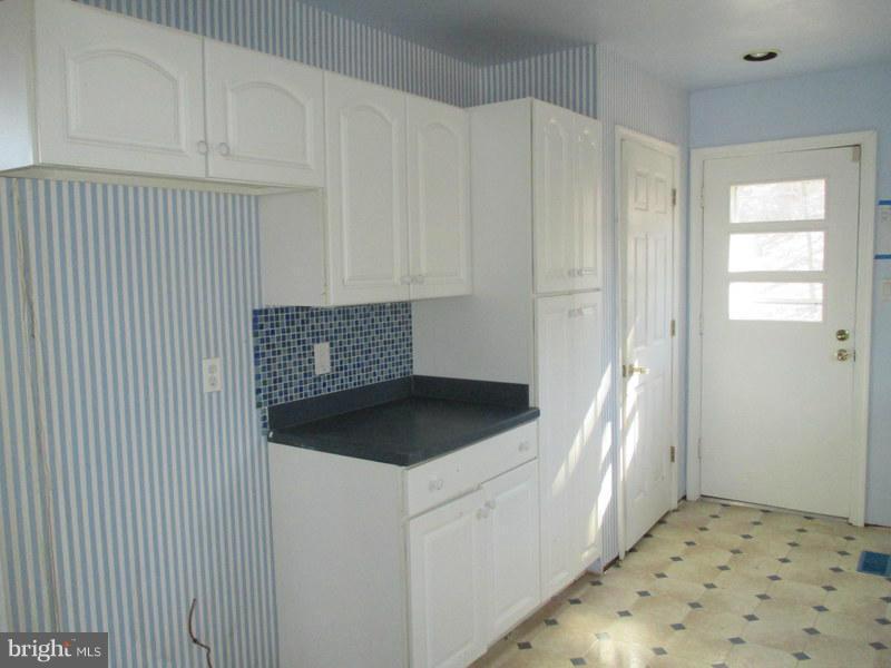 2101 Ridge Road Haymarket, VA 20169 - Photo 3 of 13 Kitchen