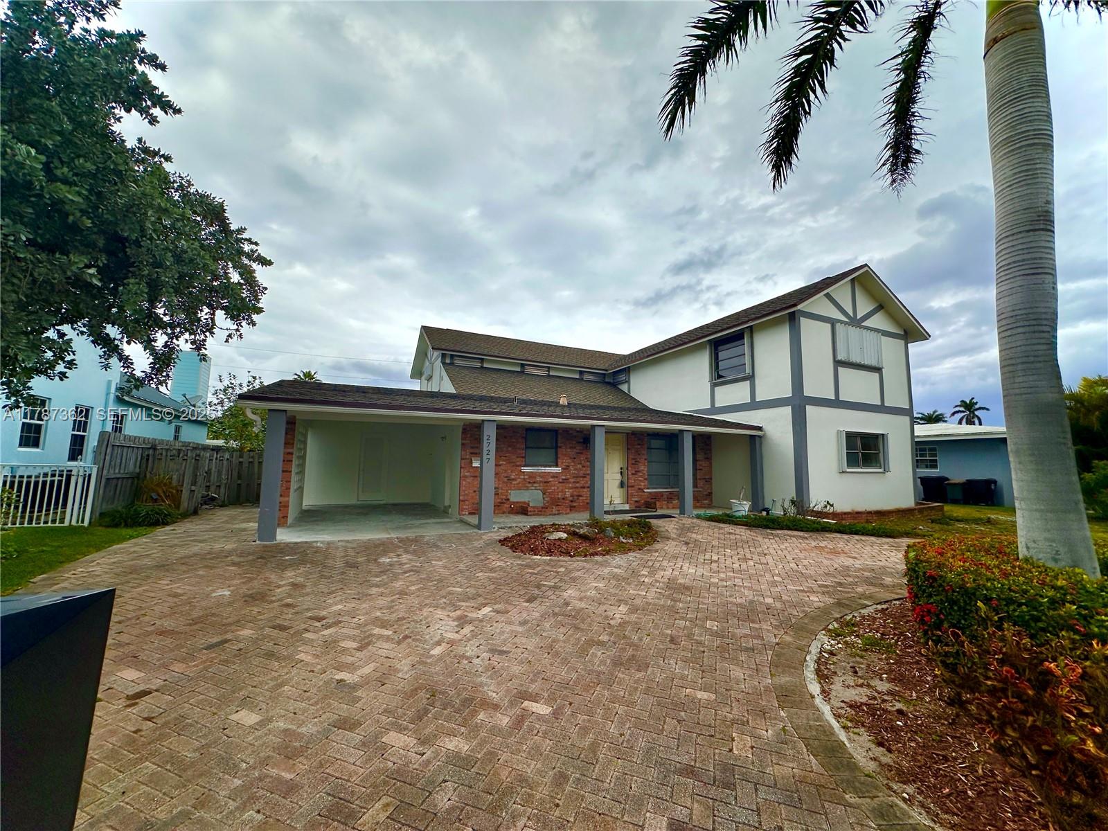 2727 Northeast 31st Court Lighthouse Point, FL 33064 - Photo 2 of 4