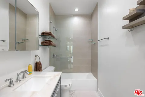 $2,225,000 | 11723 Goshen Avenue, Unit 302, Los Angeles, CA 90049