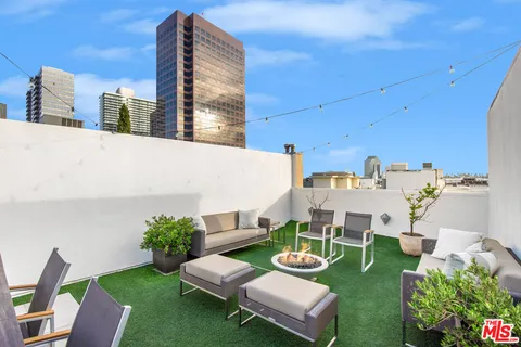 $2,225,000 | 11723 Goshen Avenue, Unit 302, Los Angeles, CA 90049
