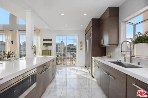 $2,225,000 | 11723 Goshen Avenue, Unit 302, Los Angeles, CA 90049