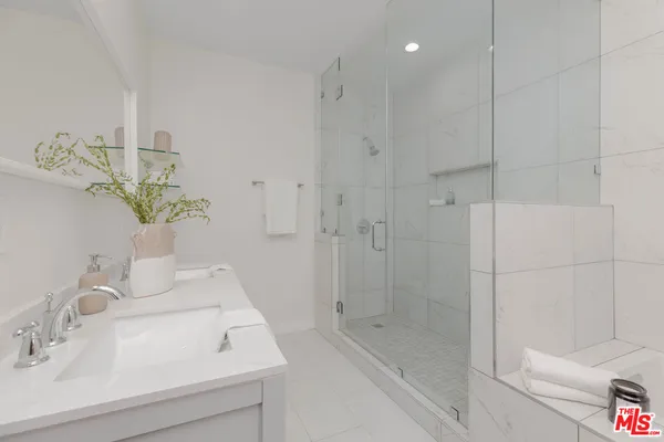 $2,225,000 | 11723 Goshen Avenue, Unit 302, Los Angeles, CA 90049