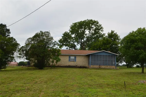 $1,900 | 2020 Gage Road, Cleburne, TX 76031