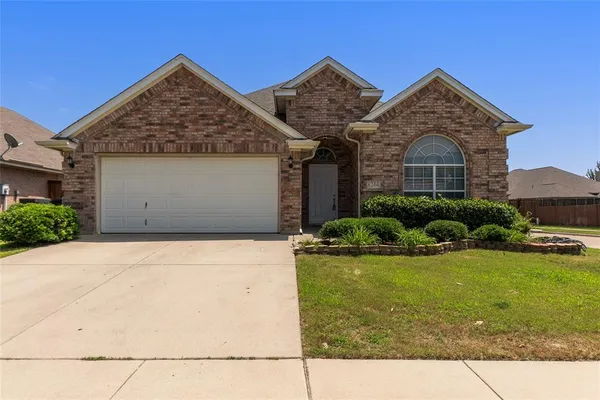 $2,800 | 8244 Edgepoint Trail, Fort Worth, TX 76053