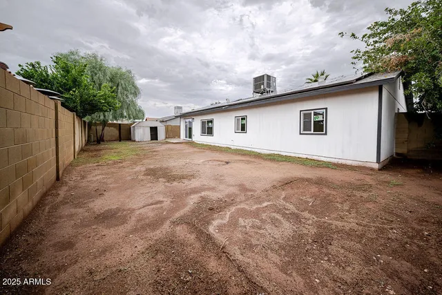 a view of a house with a backyard