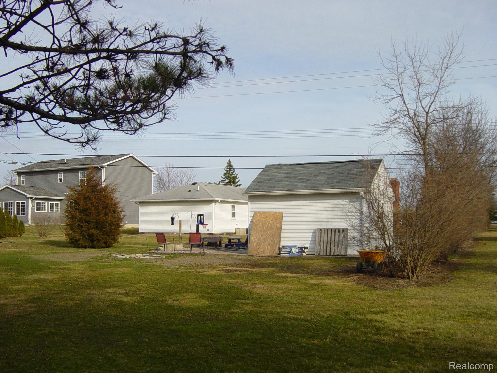 30040 Fort Road Rockwood, MI 48173 - Photo 7 of 27 DSC00031.JPG
