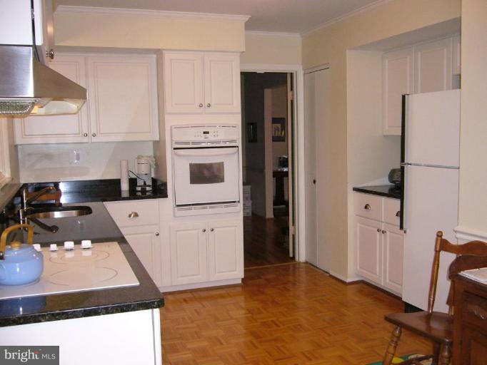 10820 Gainsborough Road Potomac, MD 20854 - Photo 2 of 15 Kitchen #2