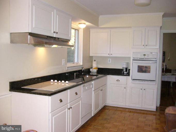 10820 Gainsborough Road Potomac, MD 20854 - Photo 3 of 15 Kitchen #3