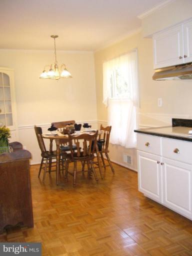 10820 Gainsborough Road Potomac, MD 20854 - Photo 6 of 15 Breakfast Area