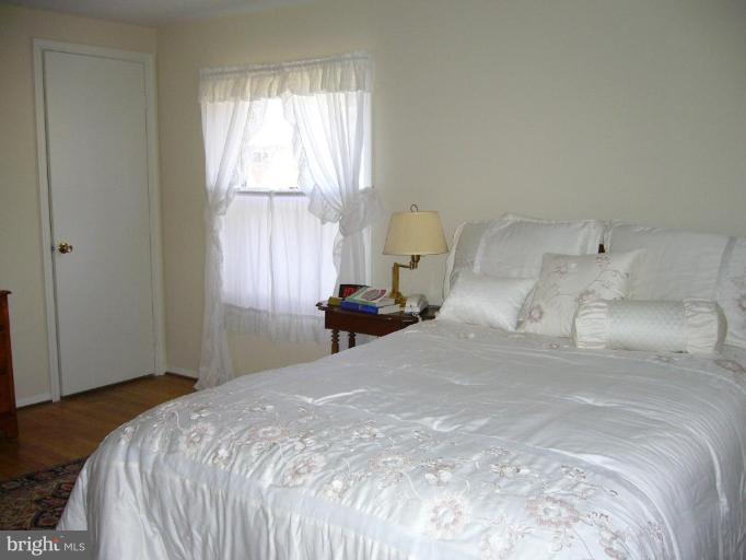 10820 Gainsborough Road Potomac, MD 20854 - Photo 9 of 15 Bedroom #1