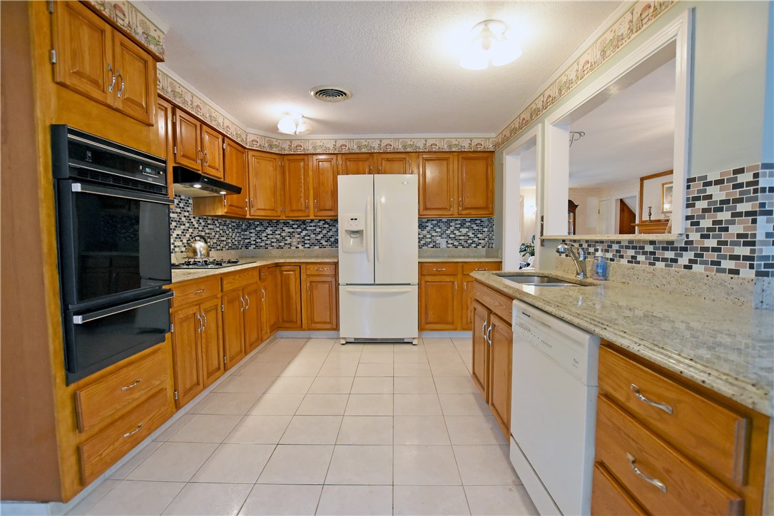 71 Bent Road East Providence, RI 02916 - Photo 11 of 34