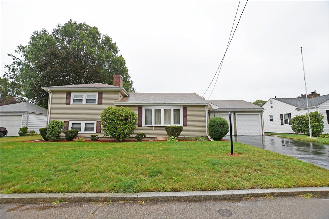 71 Bent Road East Providence, RI 02916 - Photo 2 of 34