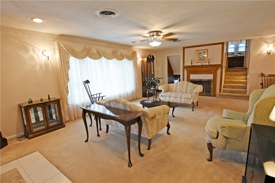 71 Bent Road East Providence, RI 02916 - Photo 4 of 34
