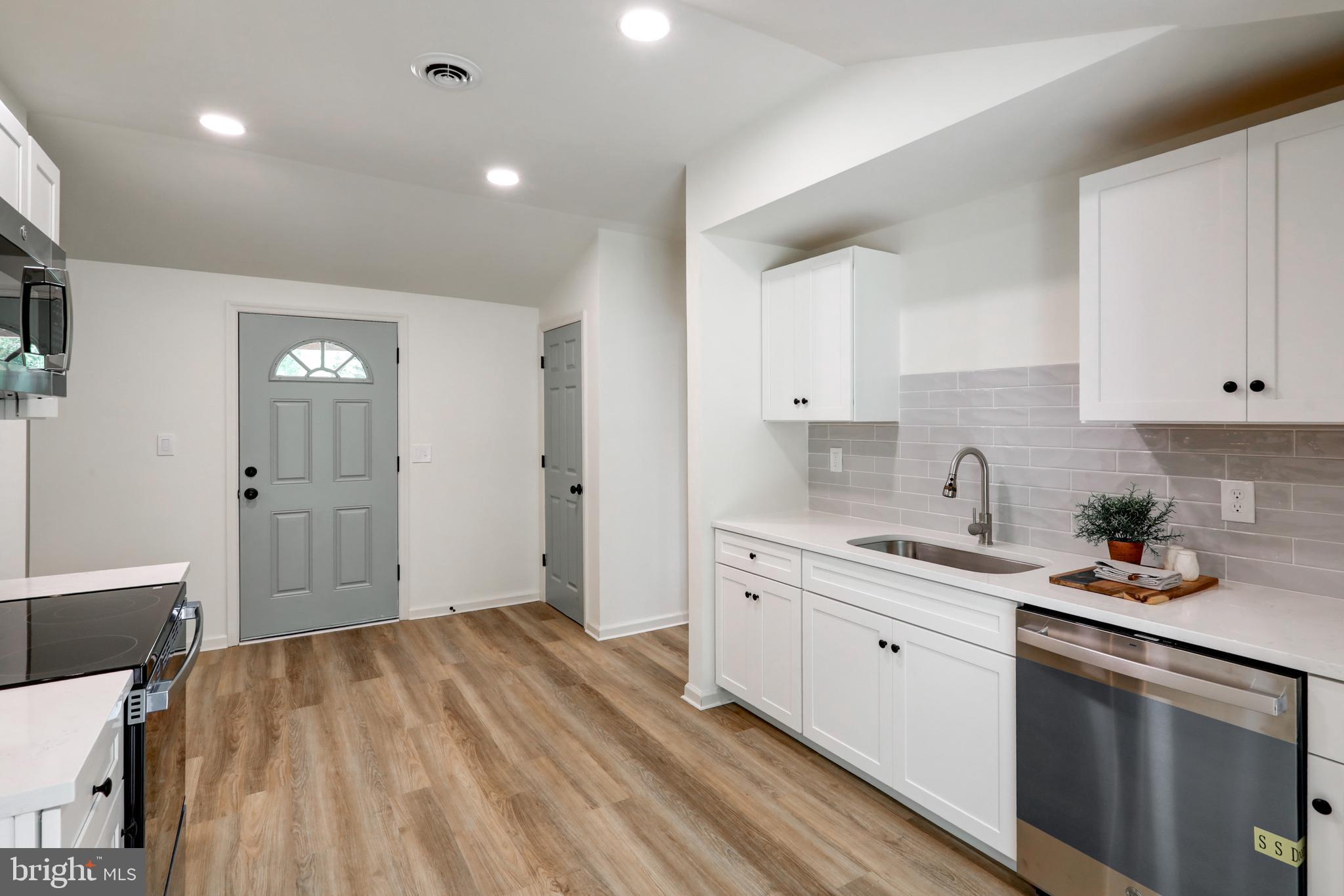 42 Heidi Road Delta, PA 17314 - Photo 5 of 36