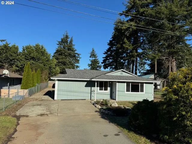 $395,000 | 1135 1st Street Northeast, Bandon, OR 97411