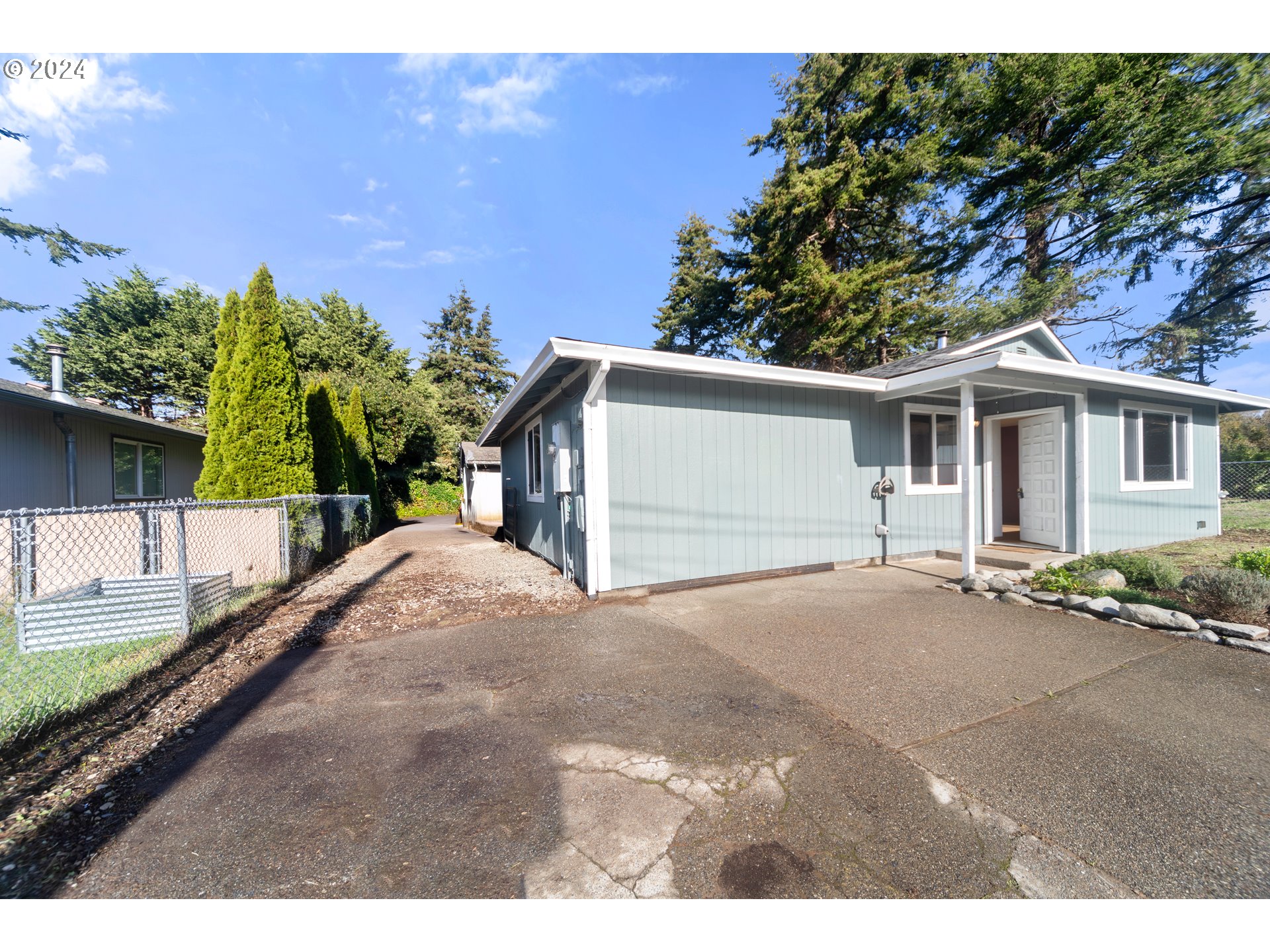 1135 1st Street Northeast Bandon, OR 97411 - Photo 7 of 45