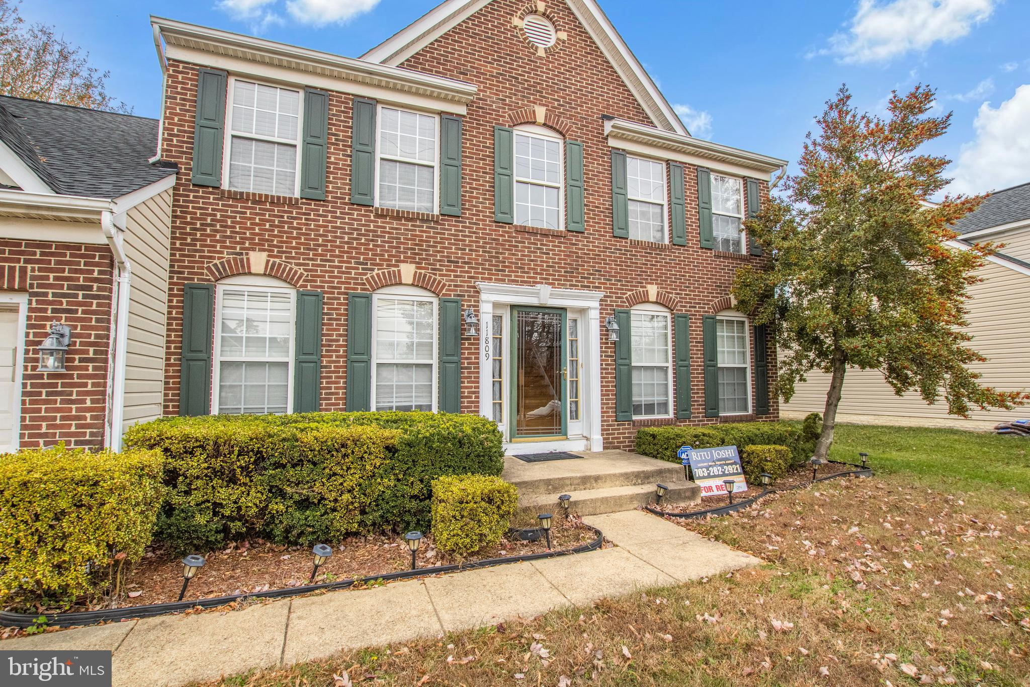 11809 Old Fort Road Fort Washington, MD 20744 - Photo 2 of 40 a front view of a house