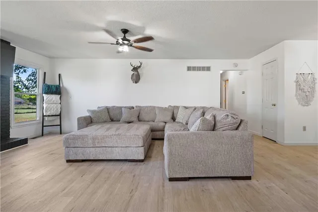 $625,000 | 28431 Woodland Road, Paola, KS 66071