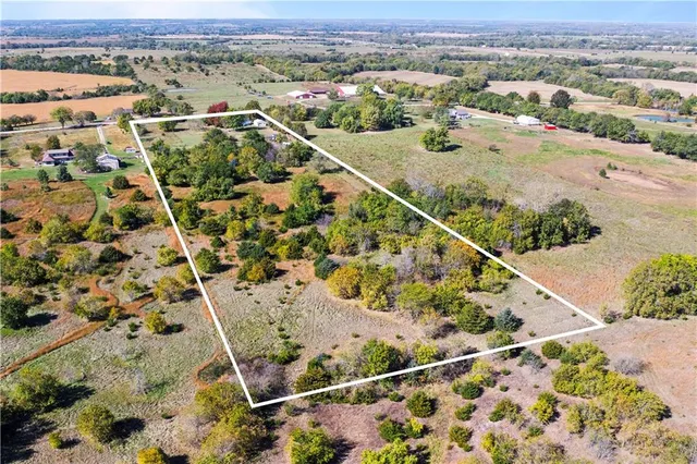 $625,000 | 28431 Woodland Road, Paola, KS 66071