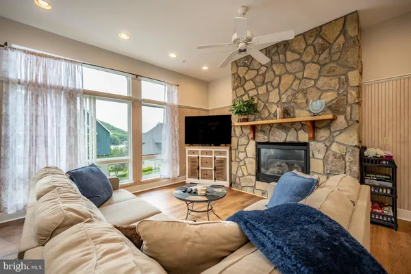 $500,000 | 1278 Deep Creek Drive, Unit B3, McHenry, MD 21541