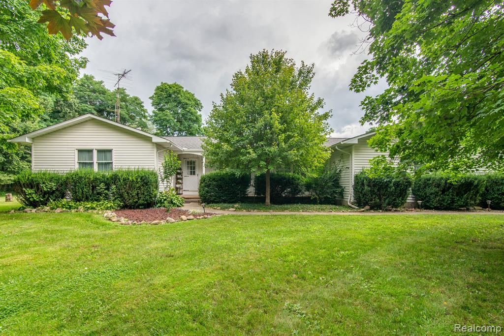 11439 Faussett Road Fenton, MI 48430 - Photo 2 of 38