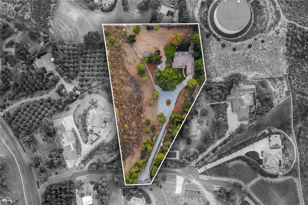 42333 Casa Verde Temecula, CA 92592 - Photo 32 of 44 a bathroom with a toilet and a shower