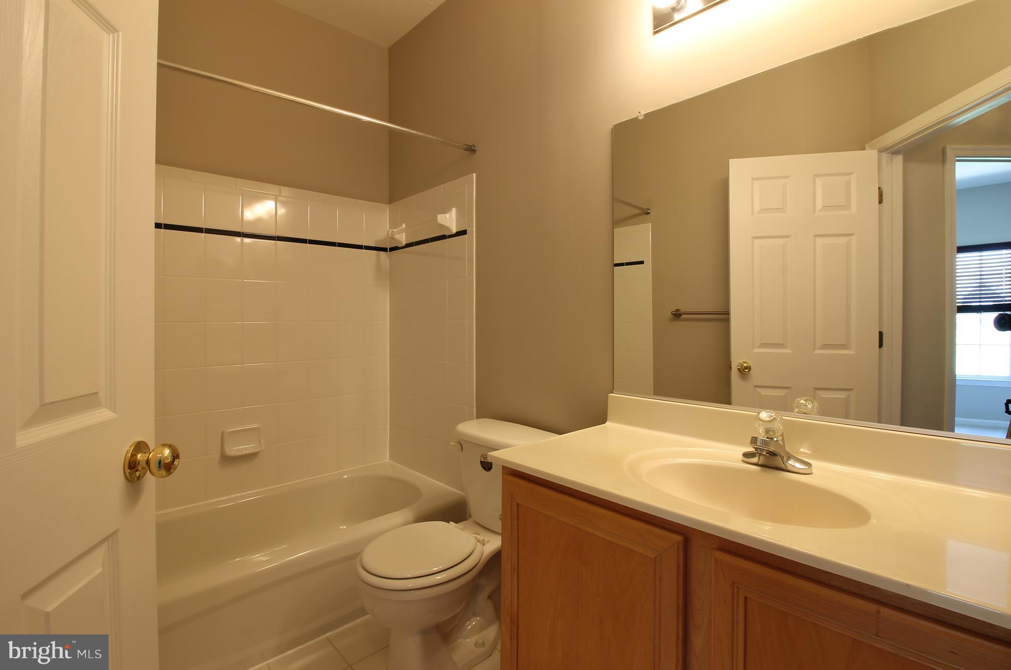 14020 Rockingham Road Germantown, MD 20874 - Photo 23 of 29 Upper level Full Bath
