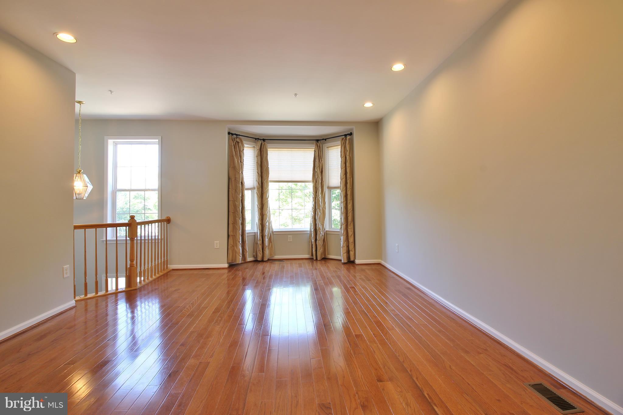14020 Rockingham Road Germantown, MD 20874 - Photo 4 of 29 Living room area
