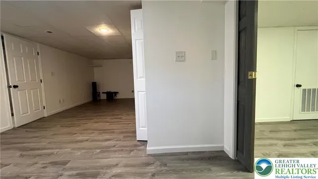 a view of a back yard