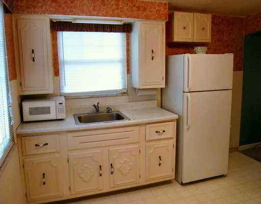 103 Hillendale Road Pittsburgh, PA 15237 - Photo 4 of 7 Kitchen.