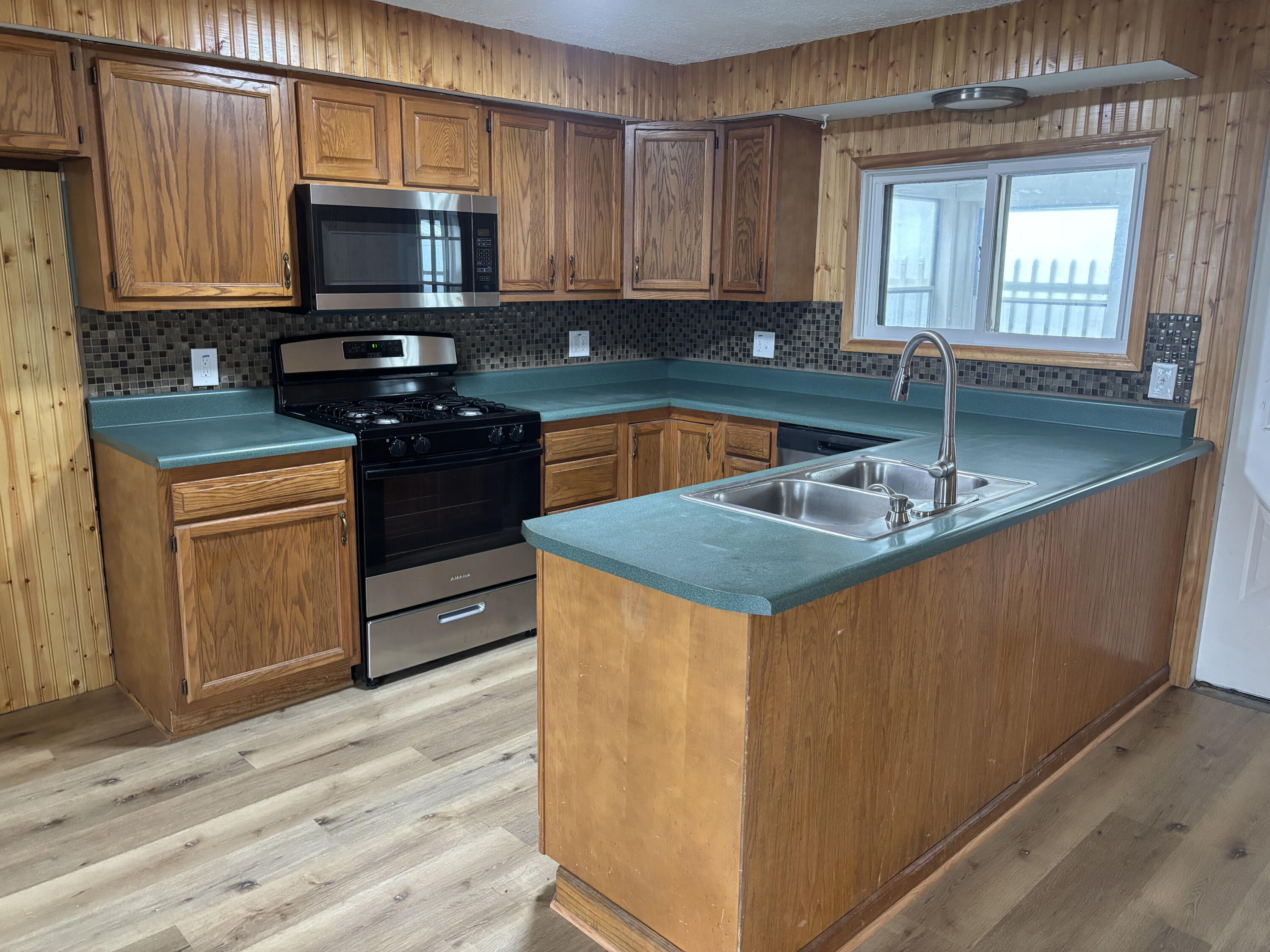 126 East Maple Street Muir, MI 48860 - Photo 17 of 28 IMG_8055