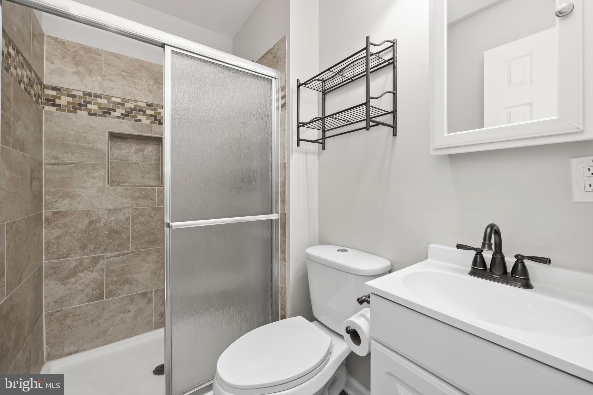 415 Inca Road Linden, VA 22642 - Photo 17 of 51 Primary Bathroom