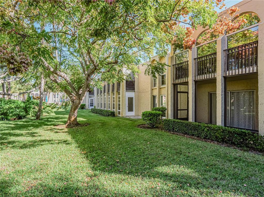 835 18th Street, Unit 404 Vero Beach, FL 32960 - Photo 3 of 19 Photo 3