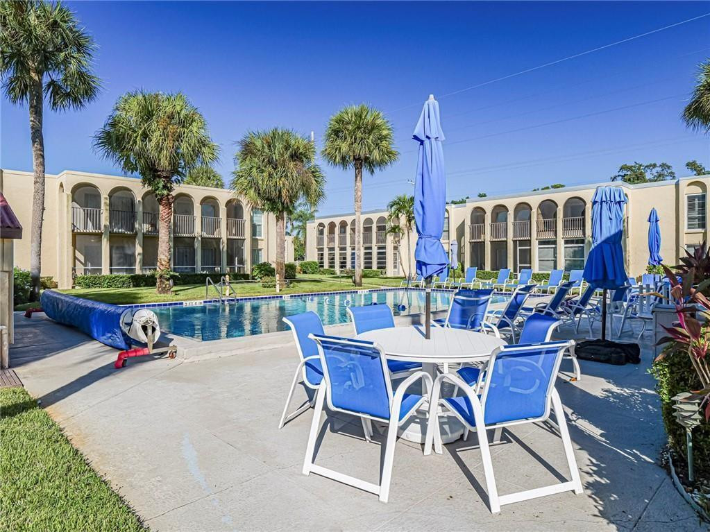 835 18th Street, Unit 404 Vero Beach, FL 32960 - Photo 9 of 19 Photo 11