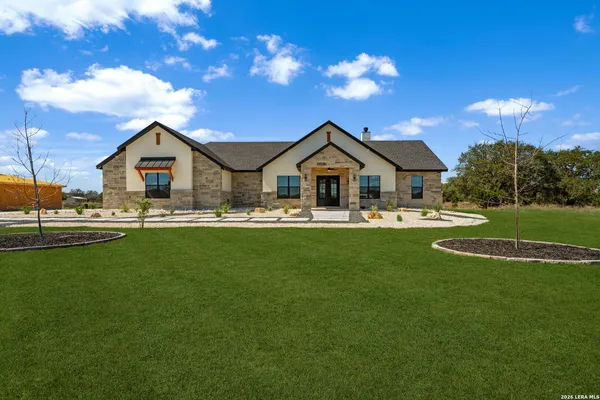 $749,990 | 344 Buckskin Trail, Bandera, TX 78003