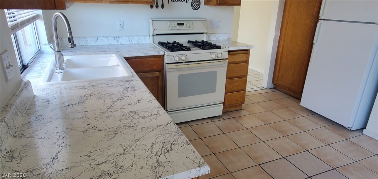 2119 Raspberry Hill Road Las Vegas, NV 89142 - Photo 6 of 24