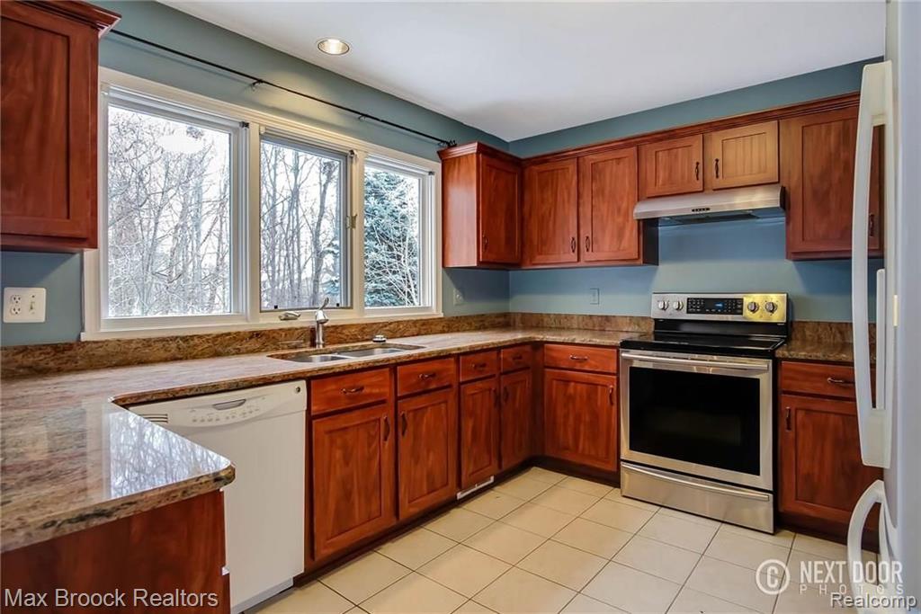 519 Misty Brook Lane Rochester Hills, MI 48307 - Photo 17 of 54