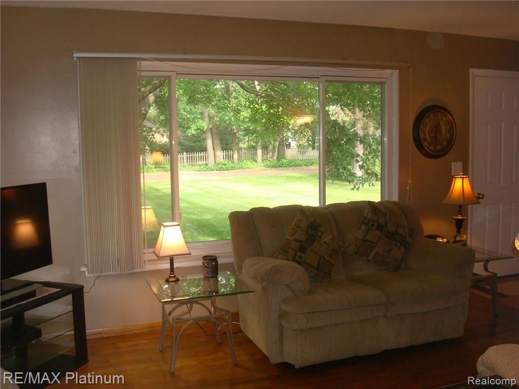 1836 Gray Road Howell, MI 48843 - Photo 11 of 27 DSC08415.JPG