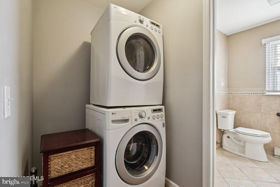 229 Point Pleasant Avenue Bayville, NJ 08721 - Photo 13 of 27 a utility room with dryer and washer