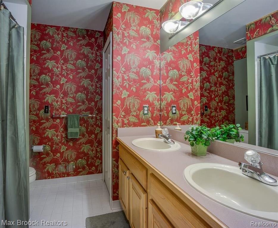 819 Rambling Drive Rochester Hills, MI 48307 - Photo 18 of 32