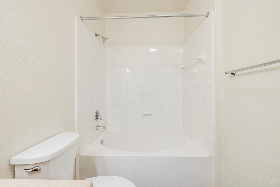 8515 Interstate 35, Unit 13214 Austin, TX 78744 - Photo 5 of 27 Move in by January 30th and enjoy 8 weeks FREE rent! Restrictions may apply — contact our leasing office for details.