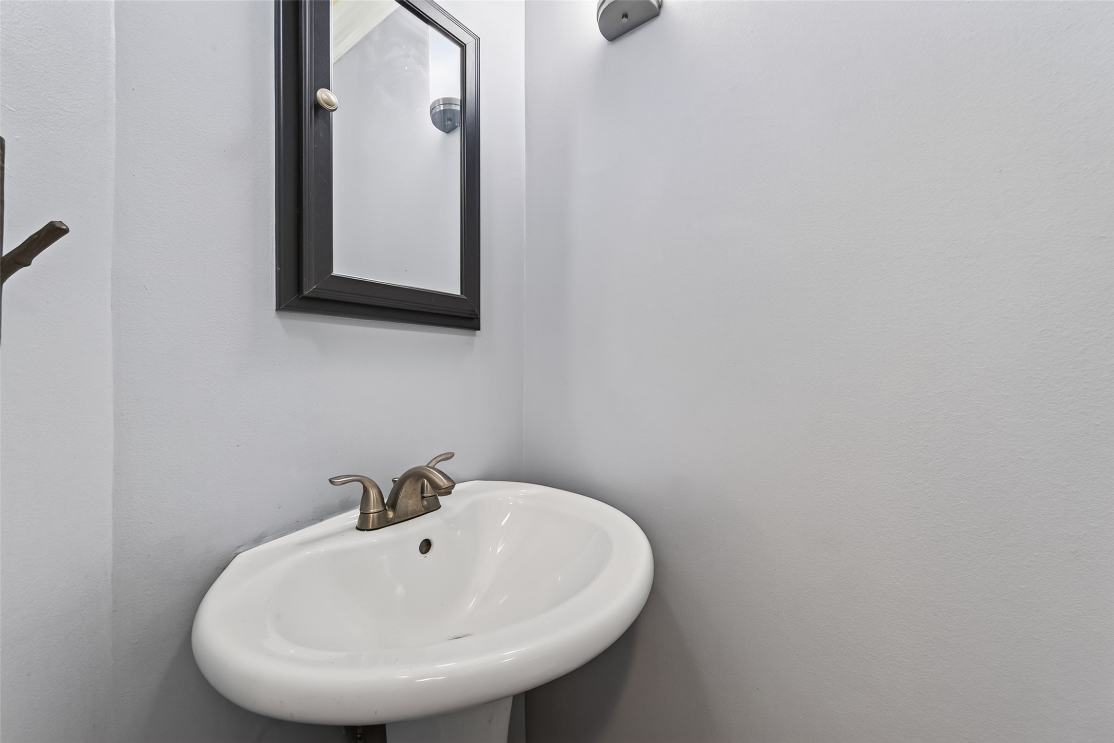 13506 Apple Tree Road Houston, TX 77079 - Photo 15 of 50 1/2 bathroom off the kitchen